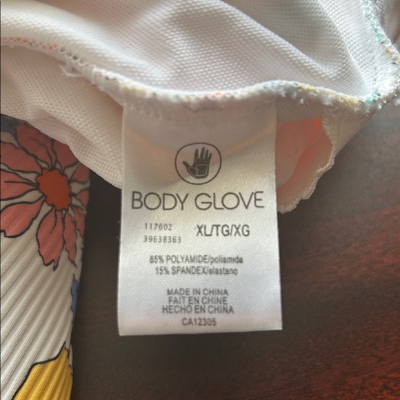 Bathing suit - Picture 9 of 11